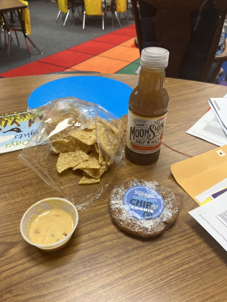 When your students parents/coworkers, just get you and know that it’s a queso and cookie kind of day!🍪 💕#twehowl <a href="/TWEHowl/">Tom Wilson Elementary</a> <a href="/TeachGrowGlow/">Samantha Jackson</a> thanks for the pick me up!!!