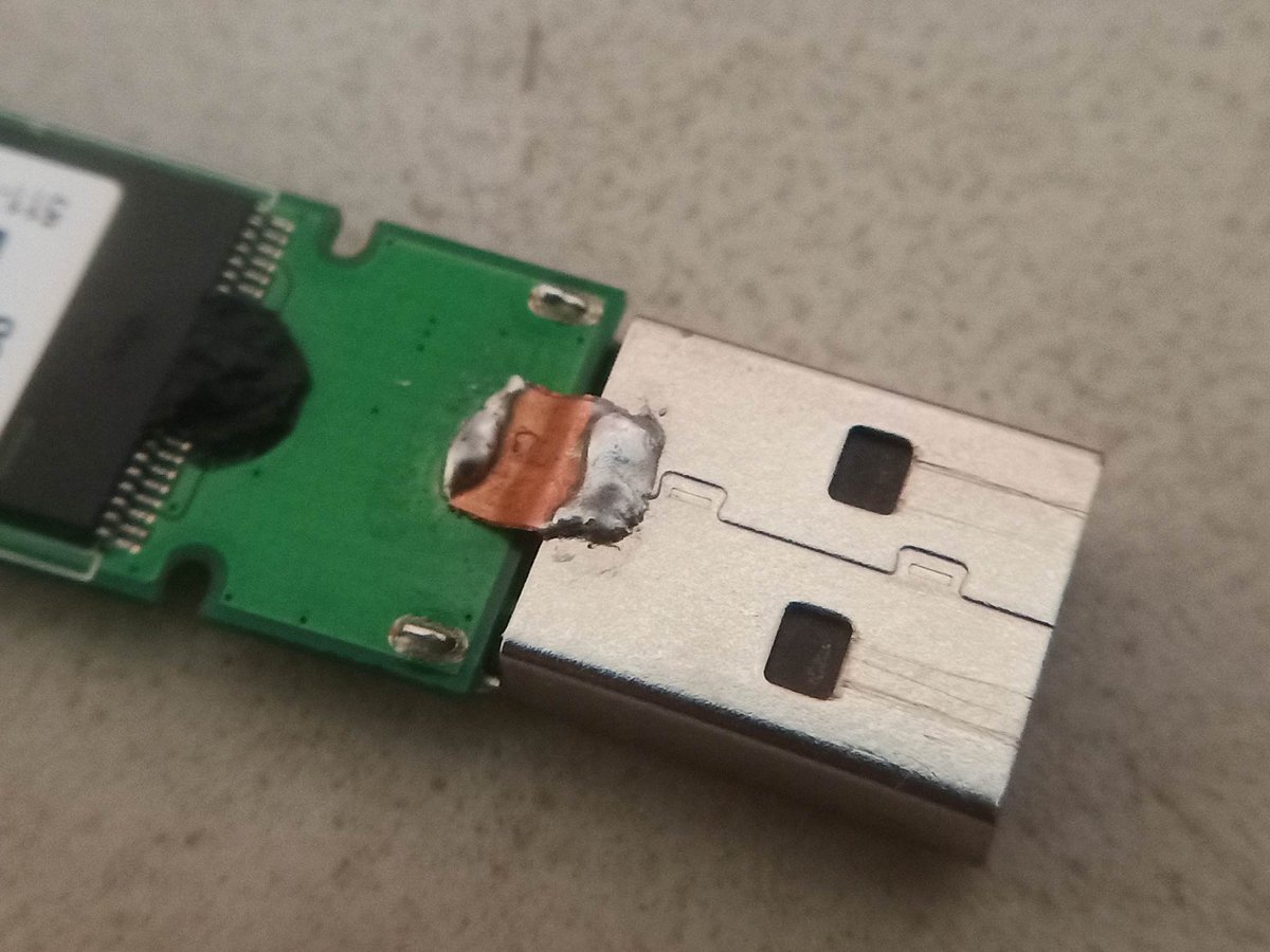 tejonBiker's tweet photo. @dannimakes Protip si requieres fuerza extra en el conector puedes optar por soldare algunas tiras de cobre de la carcasa del conector a un plano de tierra https://t.co/lG0XpOihWT