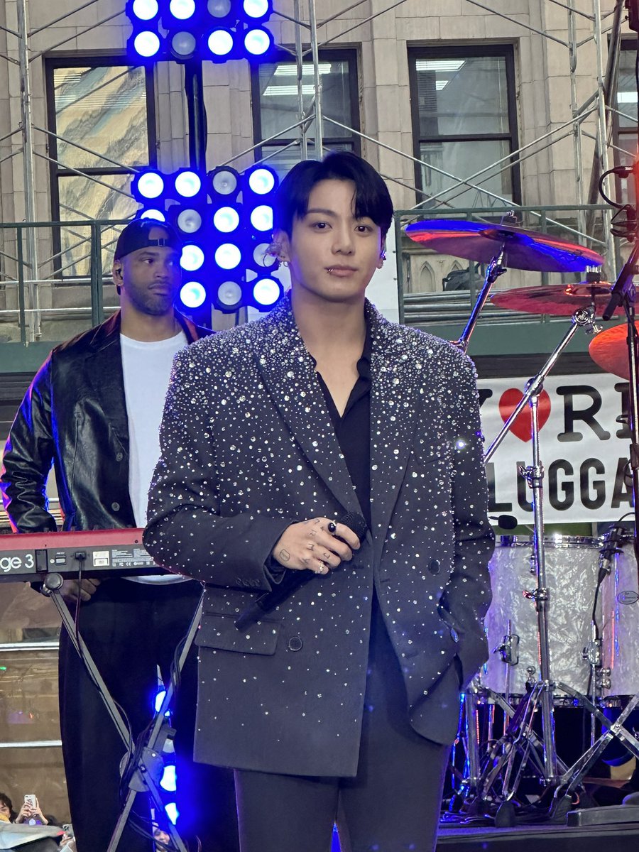 ShelleyButche65's tweet photo. @kookpiics Beautiful....
Love it ...
So did Army 🪖🪖🪖...
#JungKookOnTODAY https://t.co/4ssJW1dOBB