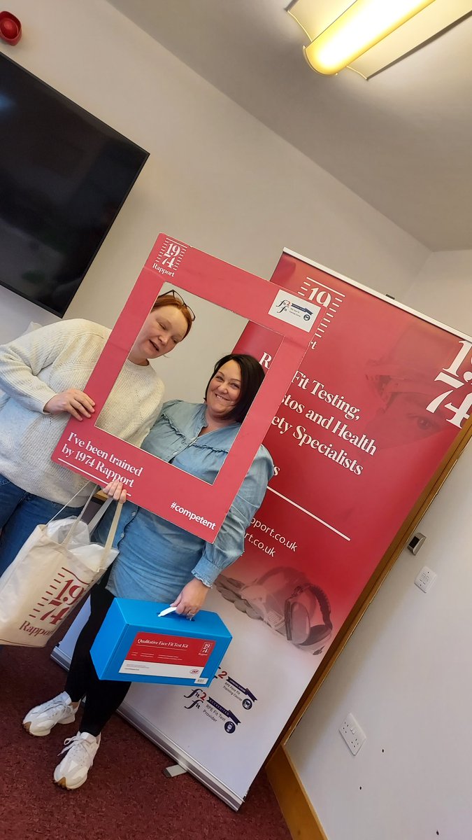 1974rapport's tweet image. Spend the day back at @StRichardsHosp ( gorgeous facility!) with Sally &amp;amp; Hayley for some RPE face fit testing training... they absolutely nailed it 👏

Thanks for having us again and happy face fit testing 😷

#ffp3
#facefit