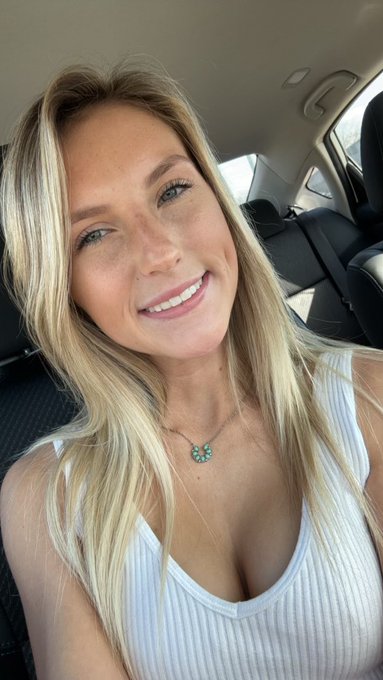 Watch kinlee 👸🏼's leaked NSFW photo on TwXstars