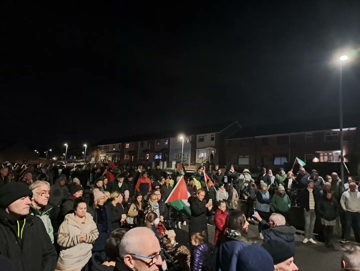 CllrMickCollins's tweet photo. 🇵🇸 Lenadoon tonight. Colin is rising for Palestine 🇵🇸 https://t.co/ymz8ZWCV3J