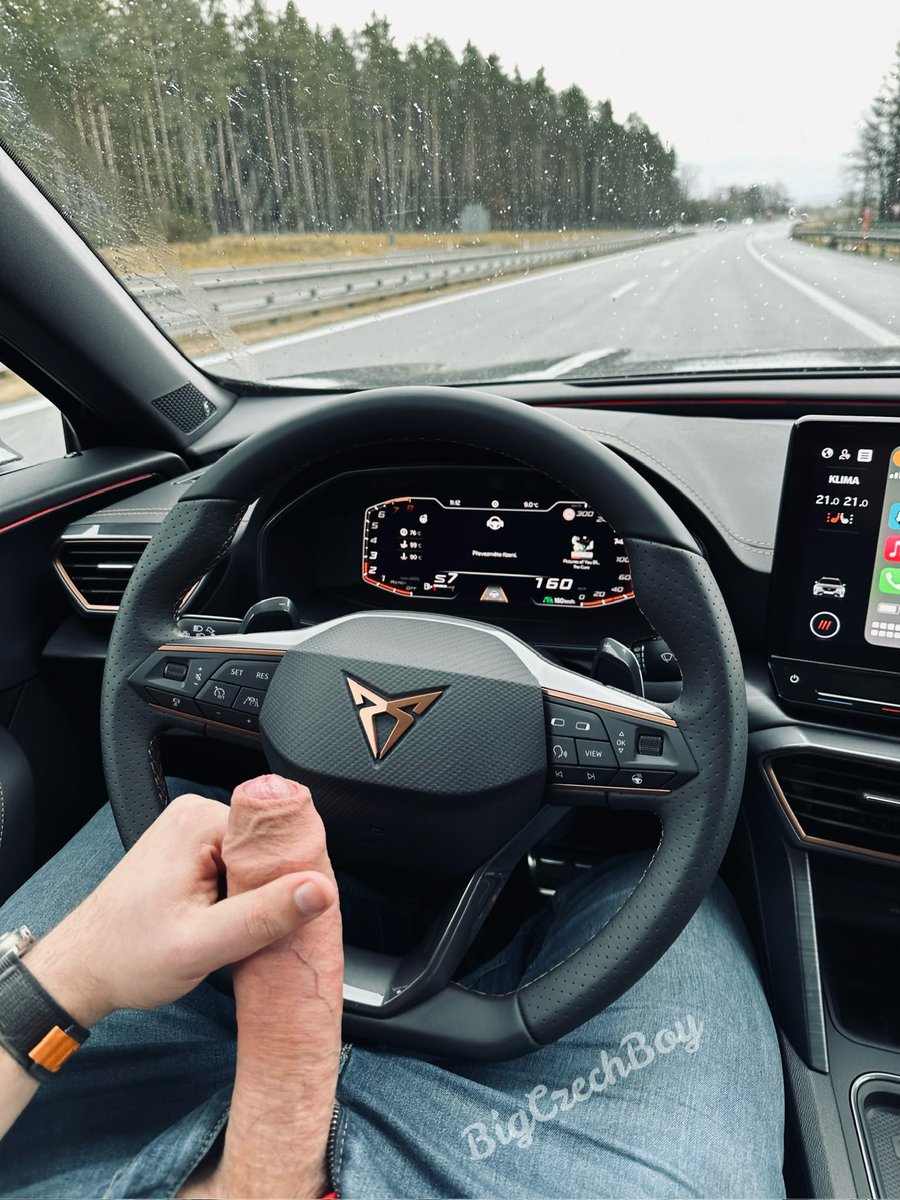 BigCzechBoy (11K) tweet media