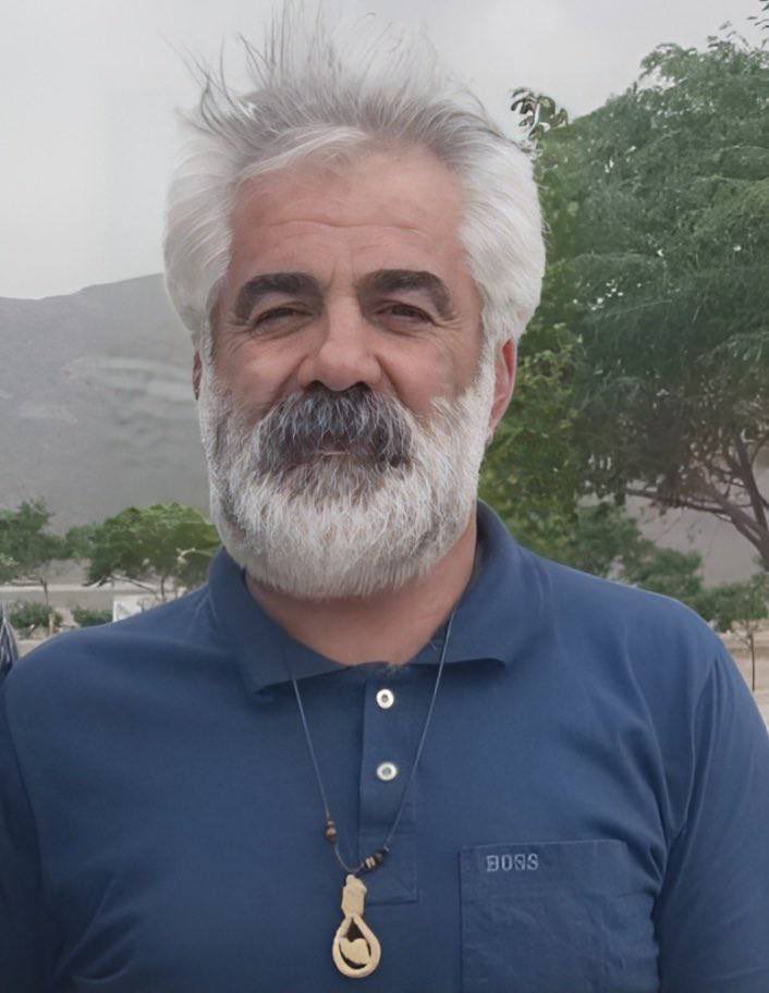 Tavaana's tweet photo. از دوست به یادگار دردی دارم
کان درد به صد هزار درمان ندهم

نزدیک به سه ماه است که ماشالله کرمی را به جرم عزاداری برای جوان به ناحق کشته‌‌شده‌اش به بند کشیده‌اند!

#محمدمهدی_کرمی #ماشالله_كرمی #یاری_مدنی_توانا https://t.co/YiNy5fyWN5