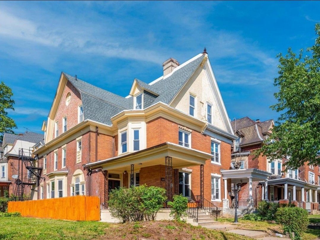 TheSivelGroup's tweet image. Experience the charm of 5349 Wayne Ave, a newly refurbished triplex situated in the heart of Penn Knox, Germantown. Don't wait, contact us today to schedule a visit!

lnkd.in/esYpDrEz

#germantown #walktoeverything #moveinready #moveintoday #publictransportation