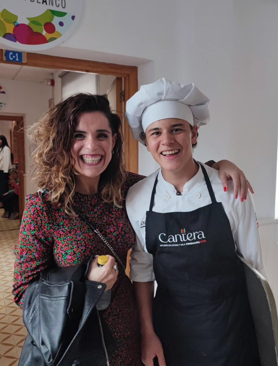 MAngel_Gallardo's tweet photo. Nuestro Amine ha conseguido su título de #cocina, gracias a @FundacionPimpi ¡Enhorabuena! https://t.co/iEpsF0XSZD