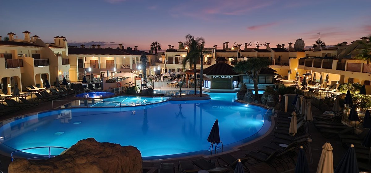 Laura______G's tweet image. Just #RoyalSunsetBeachClub by night. #CostaAdeje @Minerva_VT @ClaudiaGMorell @EmmaJayneWoodie @RuthMcgowan_ @Marga_MartinH @NereidaChinea @Jesusluis1975 🫶🏼
