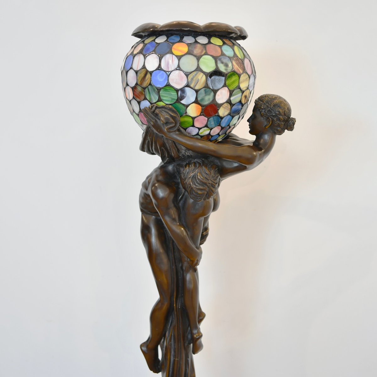 AntiquesMag's tweet photo. This week on our #CuriousObjects podcast, host @objectiveinterest welcomes @saltlizardnyc, a two-woman antiques gallery. The pair presents some fascinating finds, including Gustav Gurschner’s theatrical art nouveau floor lamp.
Listen now at https://t.co/4GHSWSxTi1 https://t.co/U2ZBjmBP5P