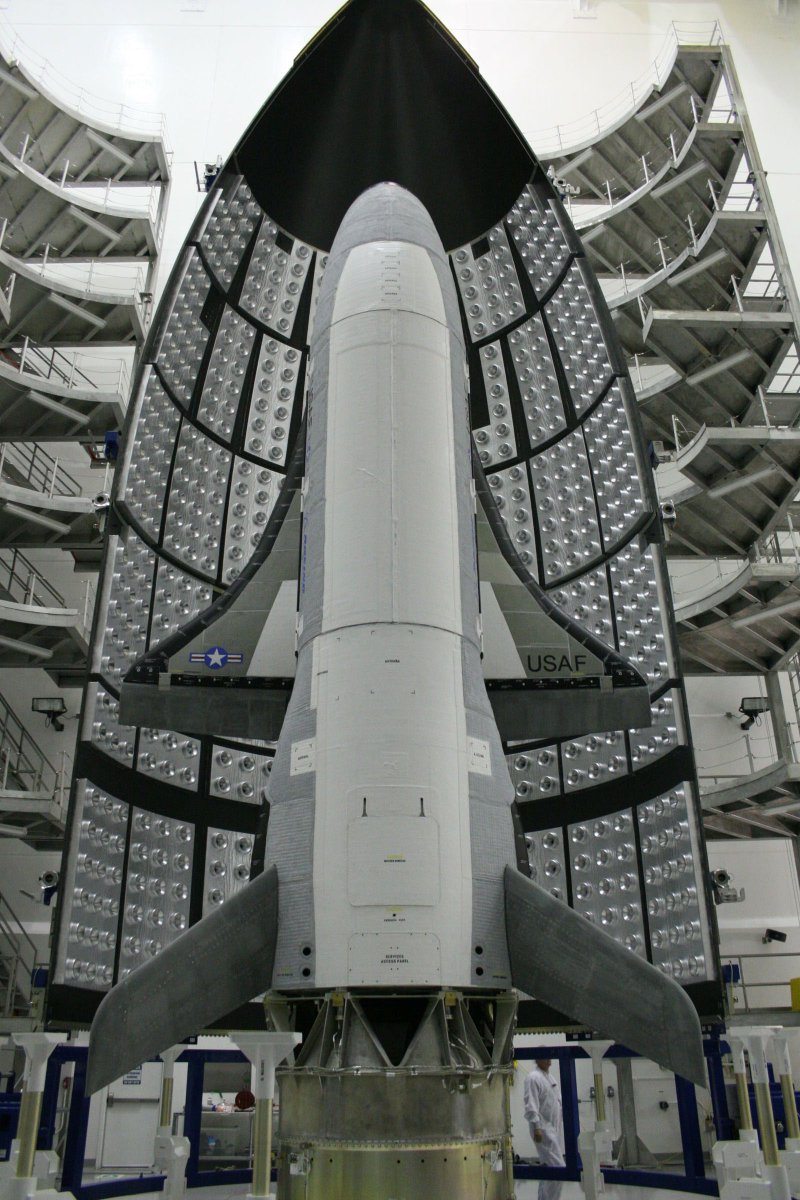 bizjetsofwar's tweet photo. The U.S. Space Force (🇺🇸) confirmed the X-37B’s OTV-7 mission is scheduled to launch on a Falcon Heavy on December 7.
 The X-37B spaceplane will operate in “new orbital regimes” and test “future space domain awareness technologies.”

(Old photos) 
https://t.co/iPrWQPFwTb https://t.co/X70aOG6zSj