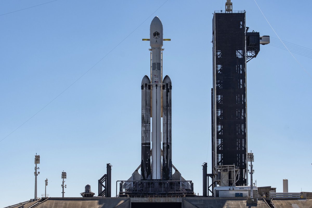 bizjetsofwar's tweet photo. The U.S. Space Force (🇺🇸) confirmed the X-37B’s OTV-7 mission is scheduled to launch on a Falcon Heavy on December 7.
 The X-37B spaceplane will operate in “new orbital regimes” and test “future space domain awareness technologies.”

(Old photos) 
https://t.co/iPrWQPFwTb https://t.co/X70aOG6zSj