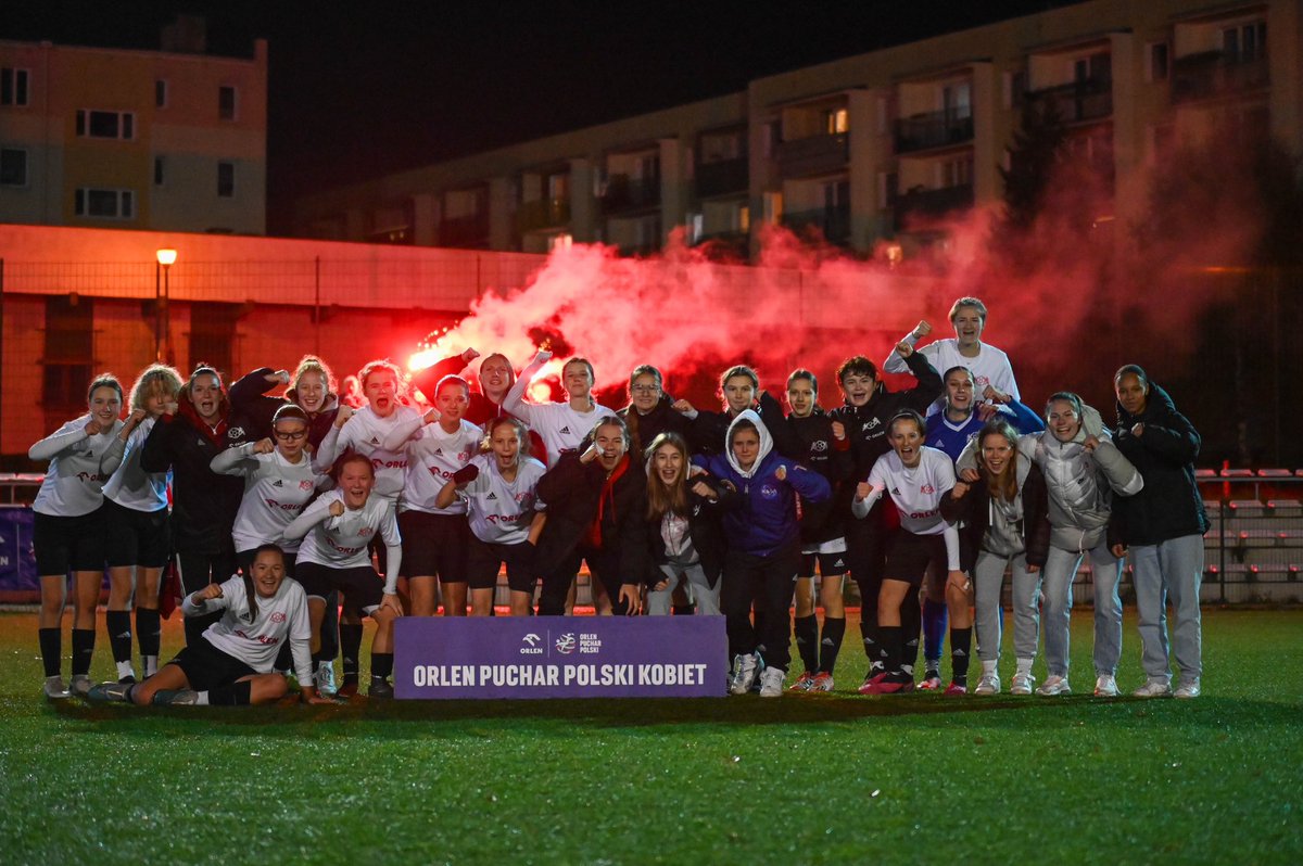 Podwójny awans do 1/16 Orlen Pucharu Polski Kobiet🔥🔥

Brawo seniorki! Brawo juniorki! Brawo AP ORLEN Gdańsk!🤍⚽️🖤

<a href="/laczynaskobieca/">Łączy nas piłka kobieca</a>