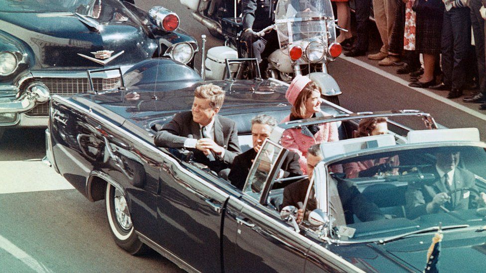 On this week's interview show, I had an excellent talk with the great @CharlesPPierce about the JFK assassination, 60 years on. Our theories along with new revelations from a former Secret Service agent and more. Plus, our takes on yesterday's elections. bobcesca.com/the-bob-cesca-…