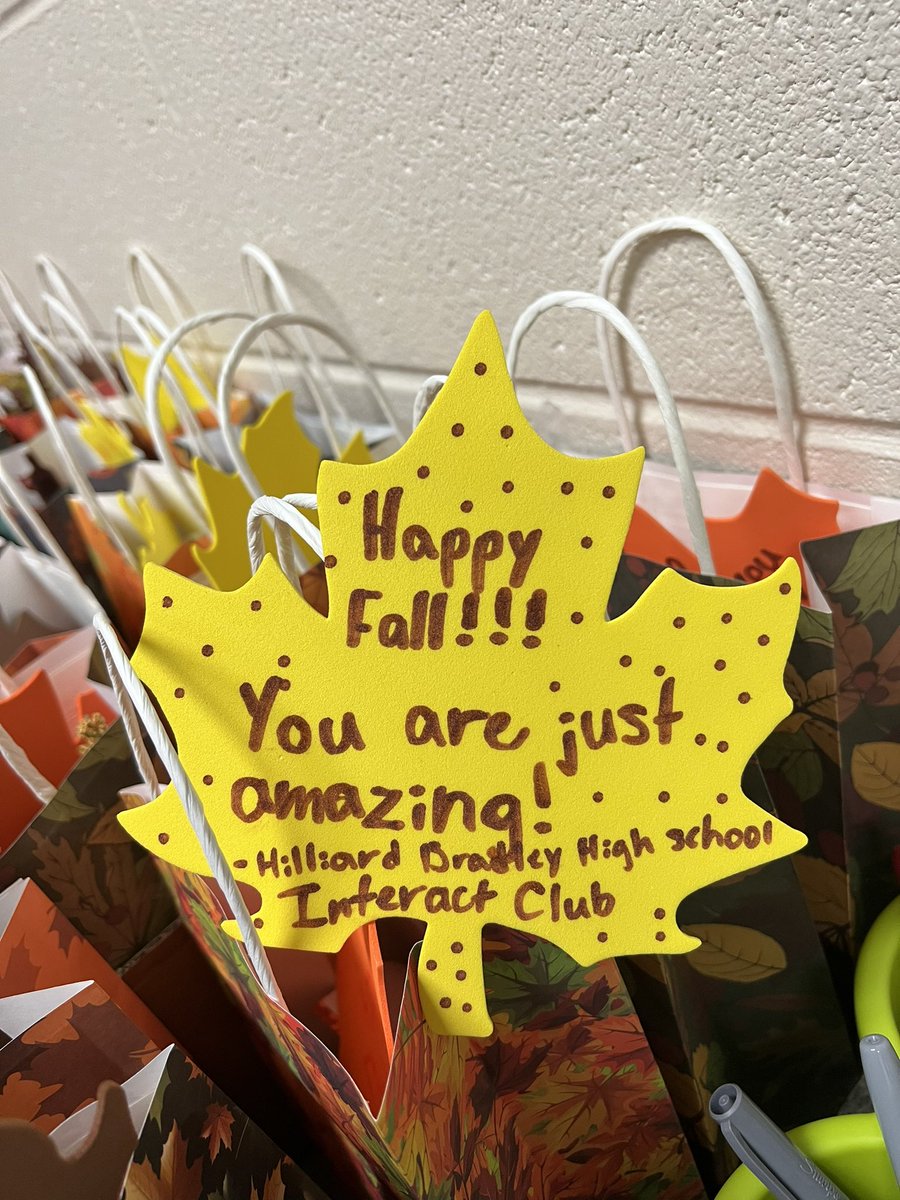 HBHSInteract's tweet photo. Thanks to Bradley Interact Club for the fall decorations - from Lincoln Village Assisted Living residents. https://t.co/WI2MtQFYEG
