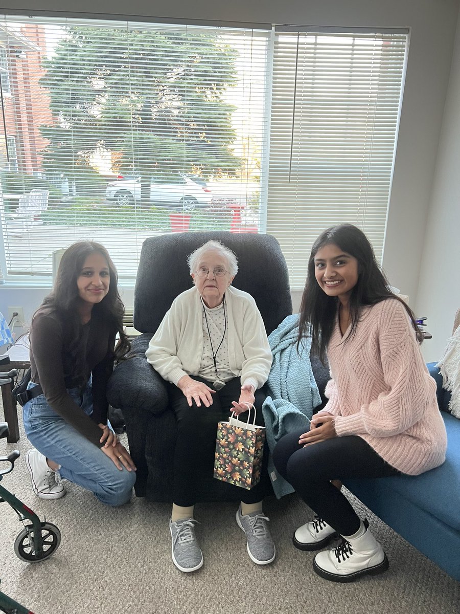 HBHSInteract's tweet photo. Thanks to Bradley Interact Club for the fall decorations - from Lincoln Village Assisted Living residents. https://t.co/WI2MtQFYEG