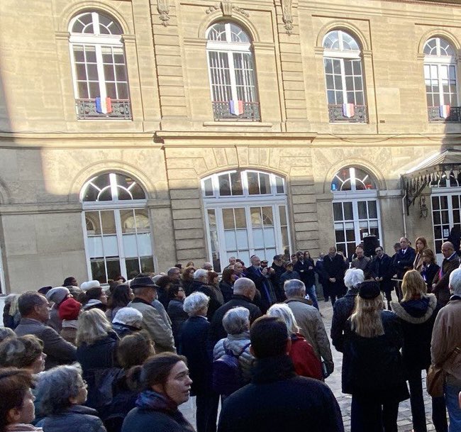 Hier, je rassemblais dans la cour de <a href="/Mairie9Paris/">Mairie du 9e Paris</a> les habitants et les autorités religieuses de #Paris9 pour dénoncer avec force l’explosion des actes antisémites dans notre pays. Tous ensemble, nous avons appelé à un sursaut citoyen et à l’unité nationale contre l’antisémitisme