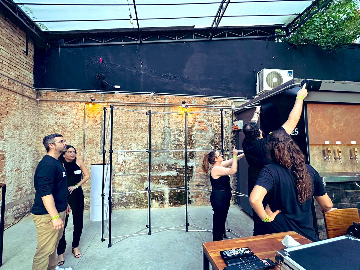Team Brasil 🇧🇷 getting ready for our Jeeves Pay crossborder launch event tonight at Croma Beer 🍺 Co. — if you’re in São Paulo tonight come by and say hi 👋 🦁🙌
