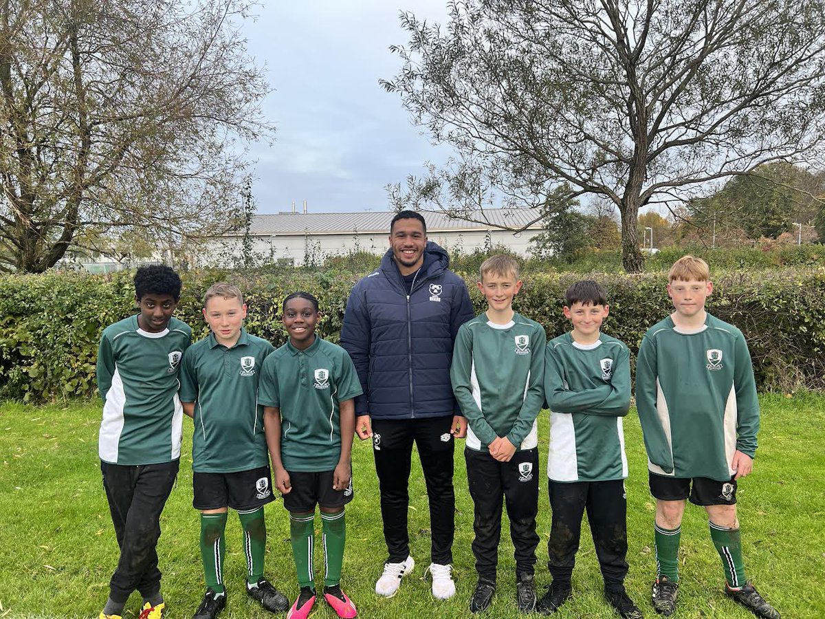 BlaiseHighSch's tweet photo. We loved welcoming @DeagoBailey and other @BristolBears to Blaise today. Thanks so much for coming! #workhardbekind https://t.co/Fa2tdJO5Cg