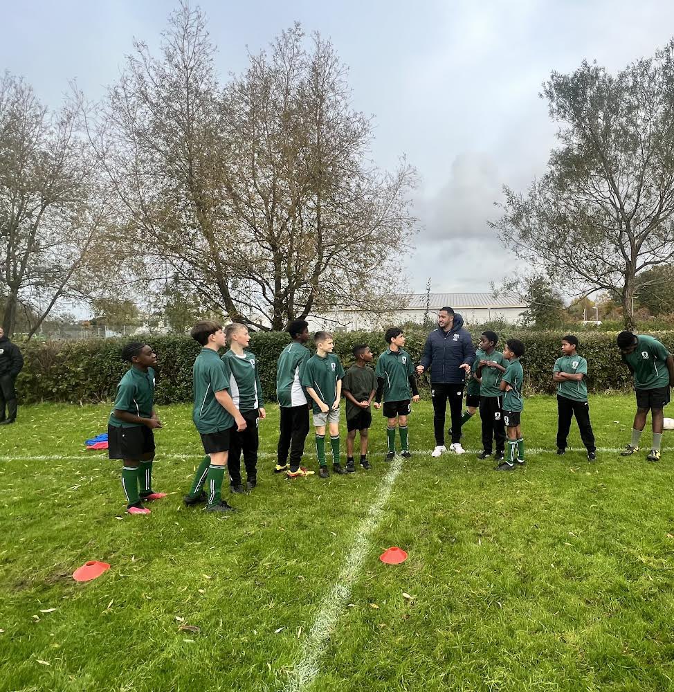 BlaiseHighSch's tweet photo. We loved welcoming @DeagoBailey and other @BristolBears to Blaise today. Thanks so much for coming! #workhardbekind https://t.co/Fa2tdJO5Cg