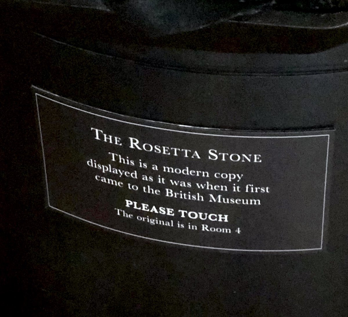 There's always a scrum around the #RosettaStone, but did you know there's a life-sized replica in the Enlightenment Room of the @BritishMuseum, just the other side of the Great Court? You are even invited to touch it! shorturl.at/orMV5