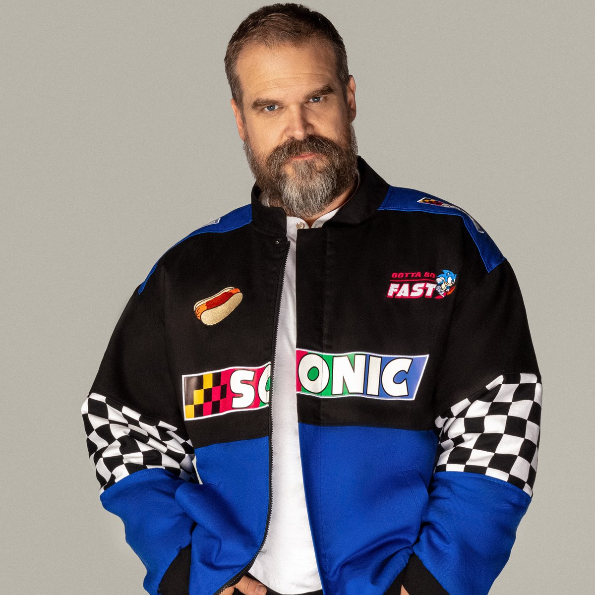 BoxLunchGifts's tweet photo. This year’s #BoxLunch Giving Ambassador is @DavidKHarbour 🧡  Head over to our link in bio to learn how #BoxLunchGives and ways you can help! https://t.co/ALMru0IRcn https://t.co/j58Yg4YXf8