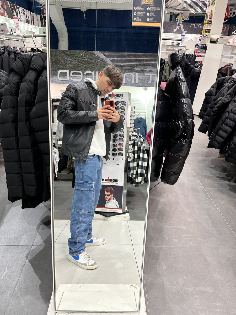 Ogni volta che vedo uno specchio, la foto è d’obbligo