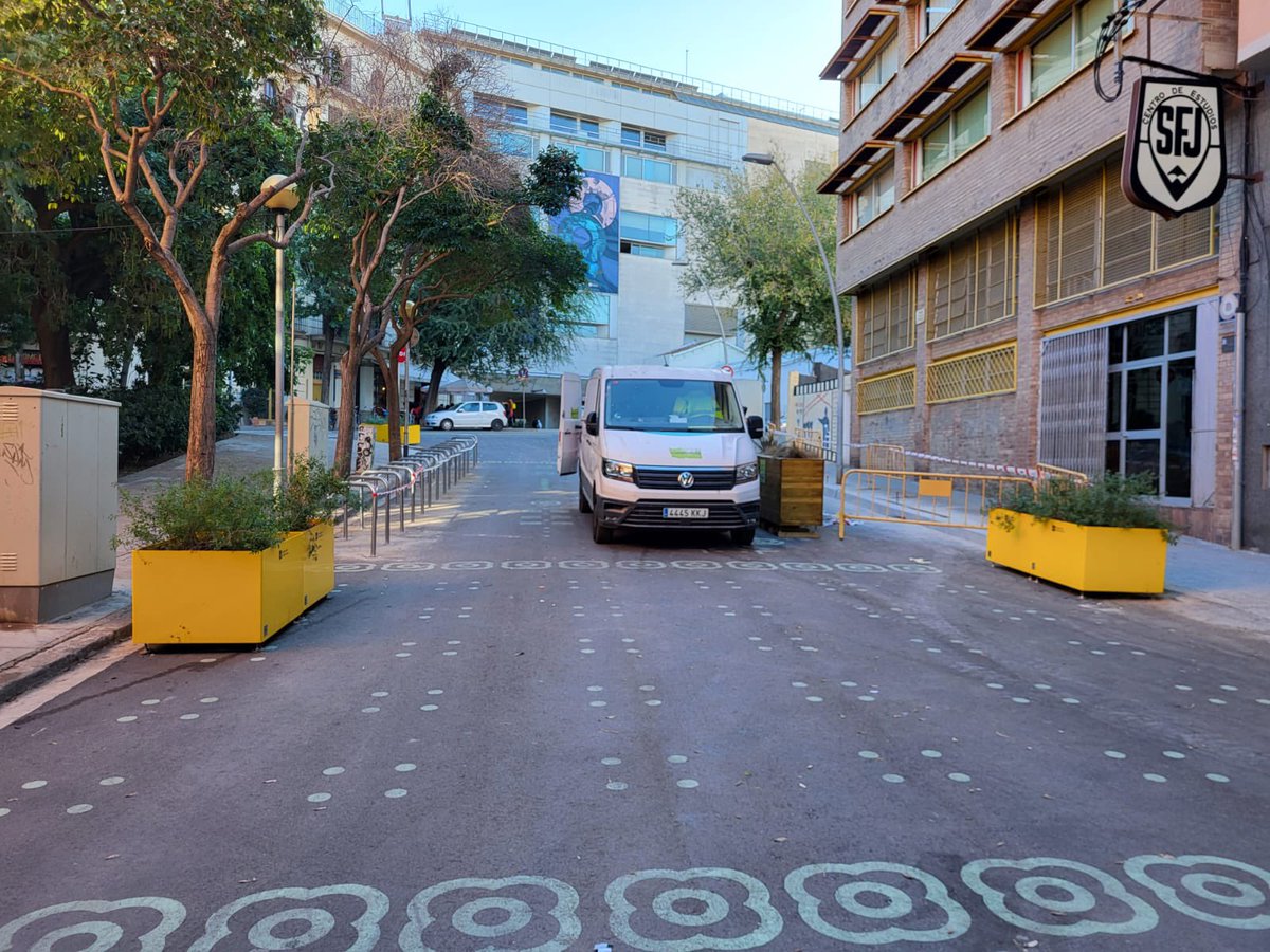deusedes's tweet photo. L’acord que des de @BCN_SantsMont vàrem fer amb el veïnat i l’escola Sant Francesc Xavier del carrer Bòbila, enllestit!
#anemperfeina #dialeg #bongovern https://t.co/vJ65Ne9Osz
