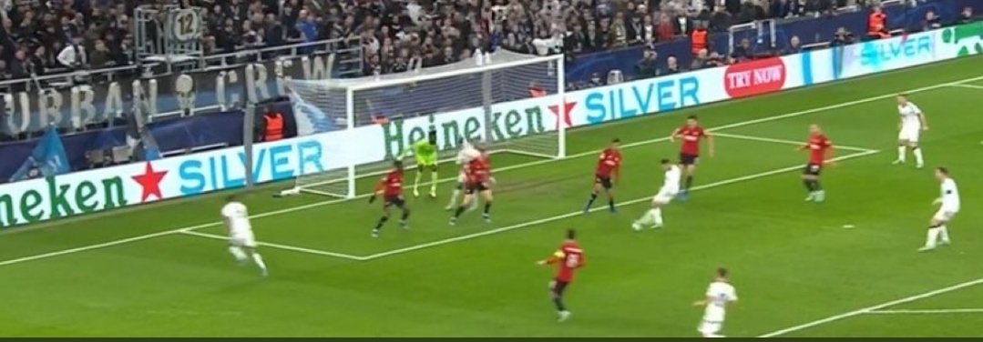 utdtribune's tweet photo. RT UNTIL YOUR FINGER BLEEDS⬇️

Copenhagen player offsides and clearly obstructing Onana. Not even a second look…match fixing #MUFC #UCL🩸 https://t.co/ZooamH4uBe