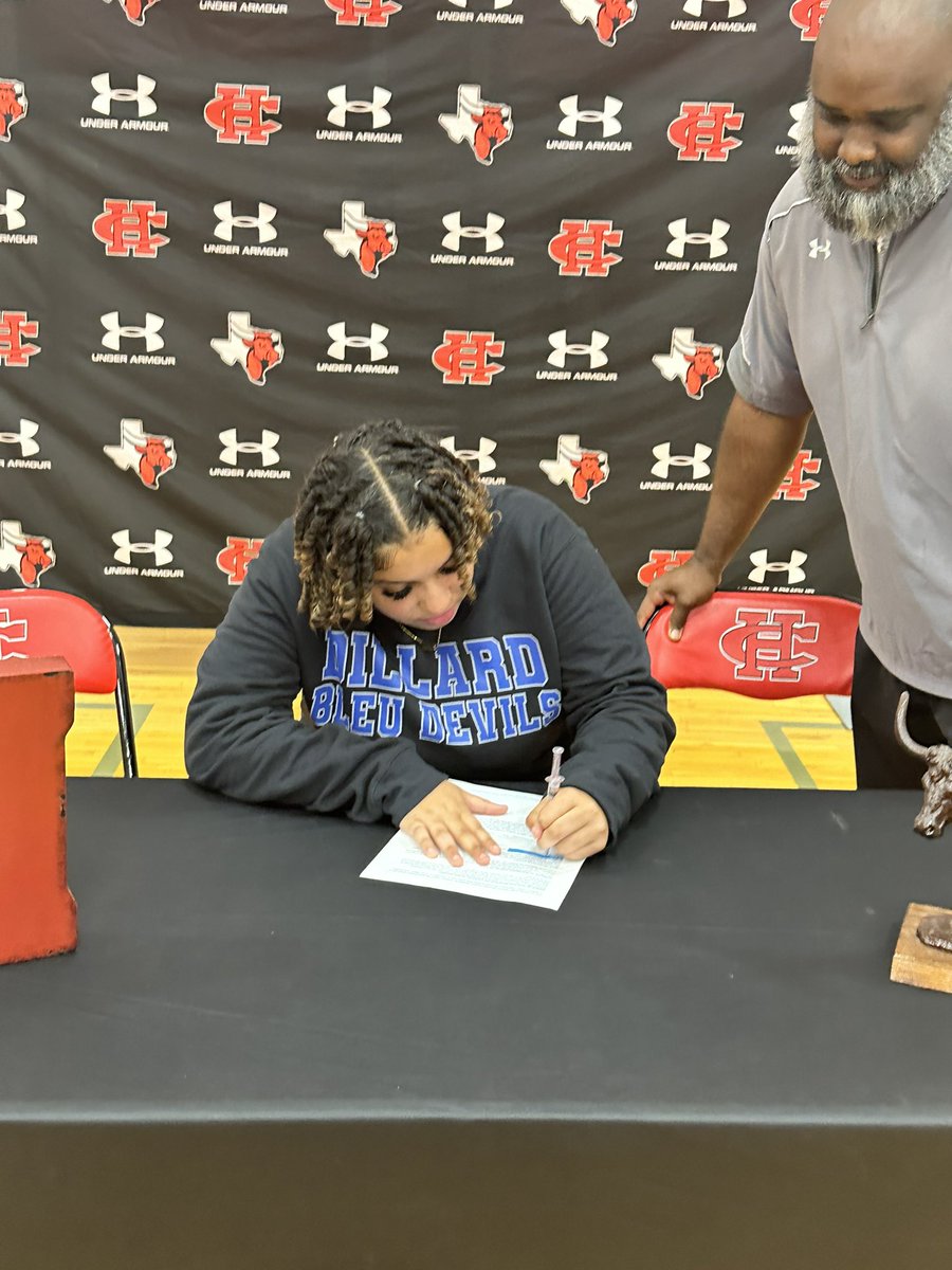 CHLonghorns's tweet photo. Congratulations to @jamiadoesthis &amp; @2024_bailey - signing to play at the next level #TTHL @ch_hsvolleyball @CHHSSoftball @JoffreLero98747 @geraldhudson @cedarhillisd @RecruitTheHill1 https://t.co/YOMp8aPXxs