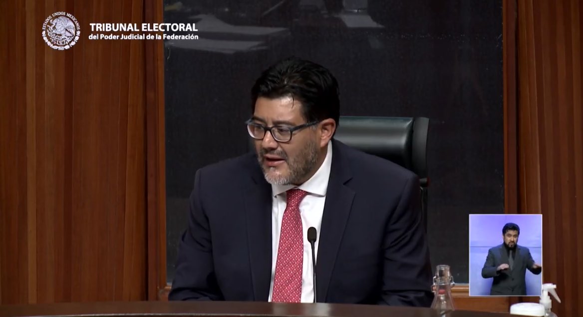 🔴Reyes va a desempatar.

"Desde la paridad total se debe tomar en conjunto las nueve porque en 2024 concluye la renovación de gubernaturas de las 32 entidades federativas.

"Se debe establecer el criterio de cinco mujeres y cuatro hombres".