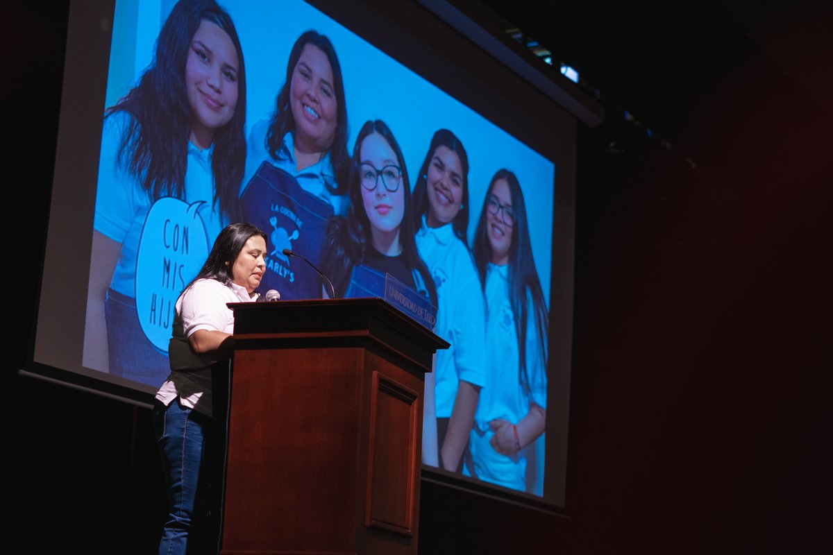 UTalca's tweet photo. Hoy se realizó la ceremonia de cierre del Programa Dreambuilder, jornada en la que se certificó a 76 estudiantes de nuestros 5 campus más 35 mujeres de diferentes comunas de la Región del Maule. 
 
Iniciativa realizada por la RRII UTalca a través del @AASTCHILE

¡Felicidades!🫰✨ https://t.co/nTysa0c0nx