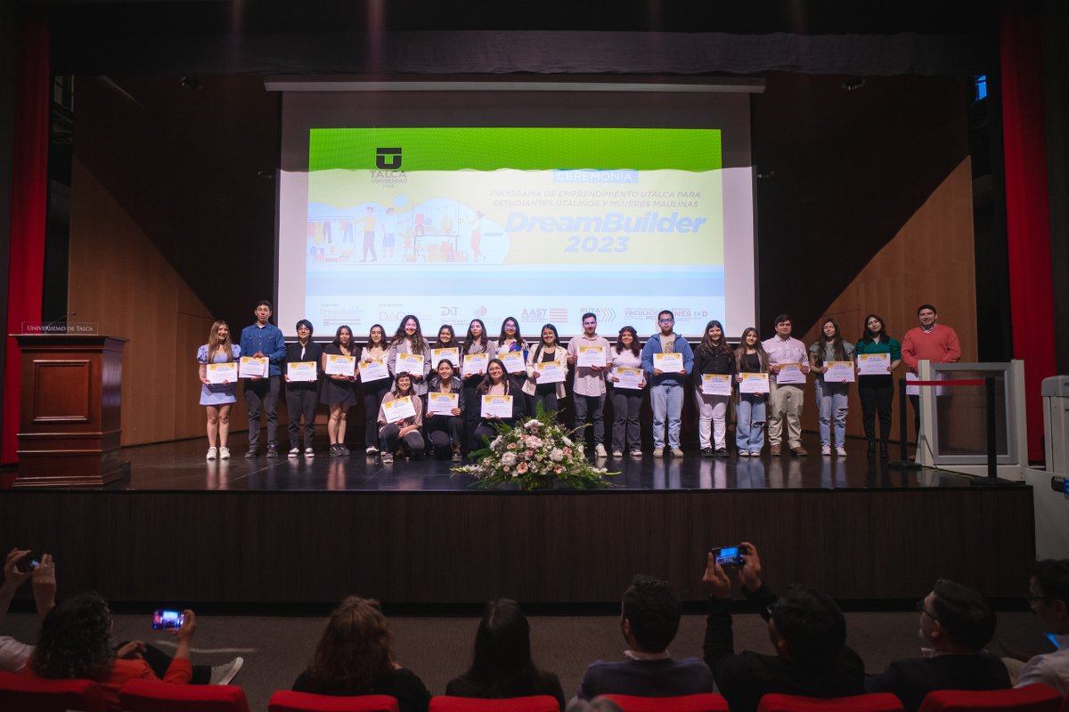 UTalca's tweet photo. Hoy se realizó la ceremonia de cierre del Programa Dreambuilder, jornada en la que se certificó a 76 estudiantes de nuestros 5 campus más 35 mujeres de diferentes comunas de la Región del Maule. 
 
Iniciativa realizada por la RRII UTalca a través del @AASTCHILE

¡Felicidades!🫰✨ https://t.co/nTysa0c0nx