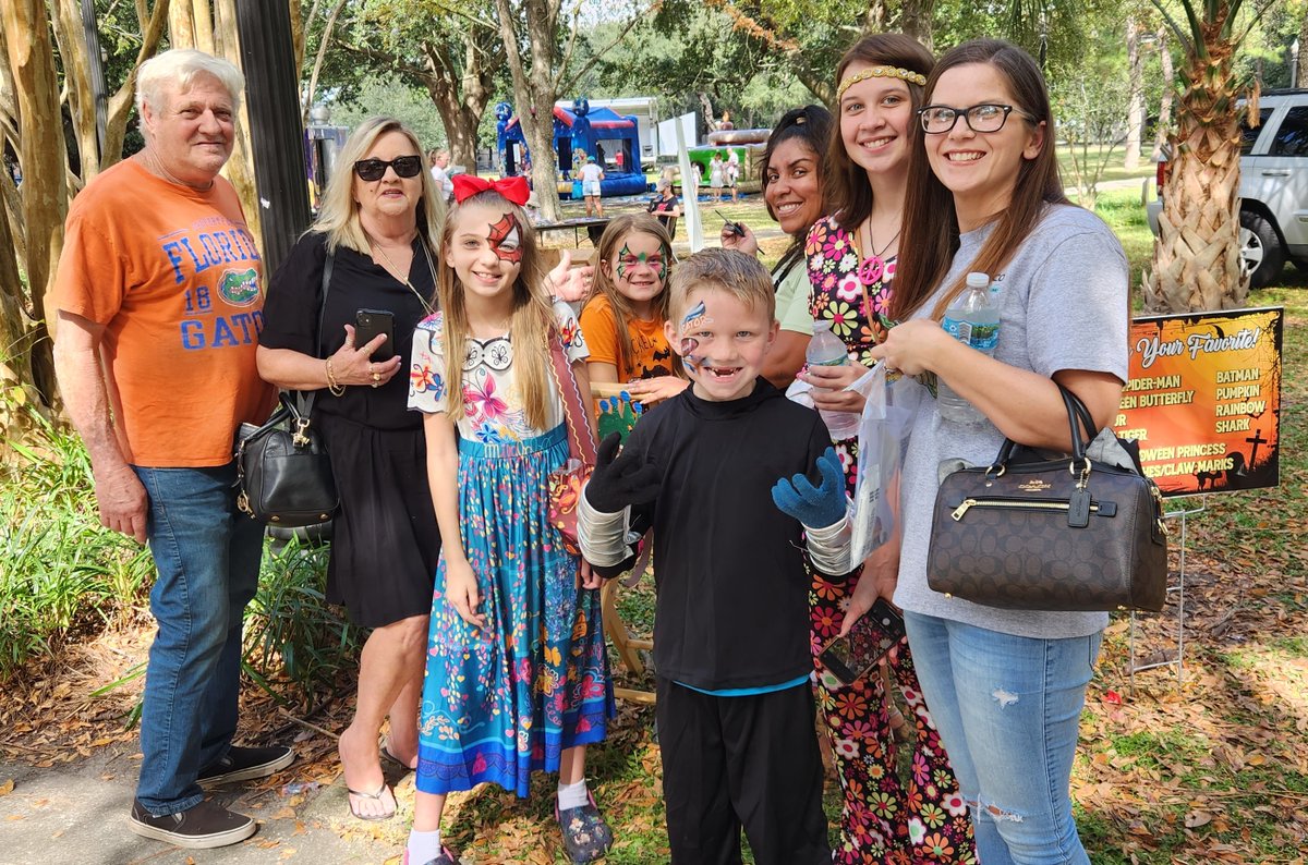 jaxparks's tweet photo. Here are a few more enchanging costumes and joyful families making the most of their day at the Fall Arts Fest at Riverside Park last weekend. The event was filled with creativity, laughter, and wonderful memories. Check out these heartwarming moments!
@cityofjax
#fallartsfest https://t.co/igMg2aizYe
