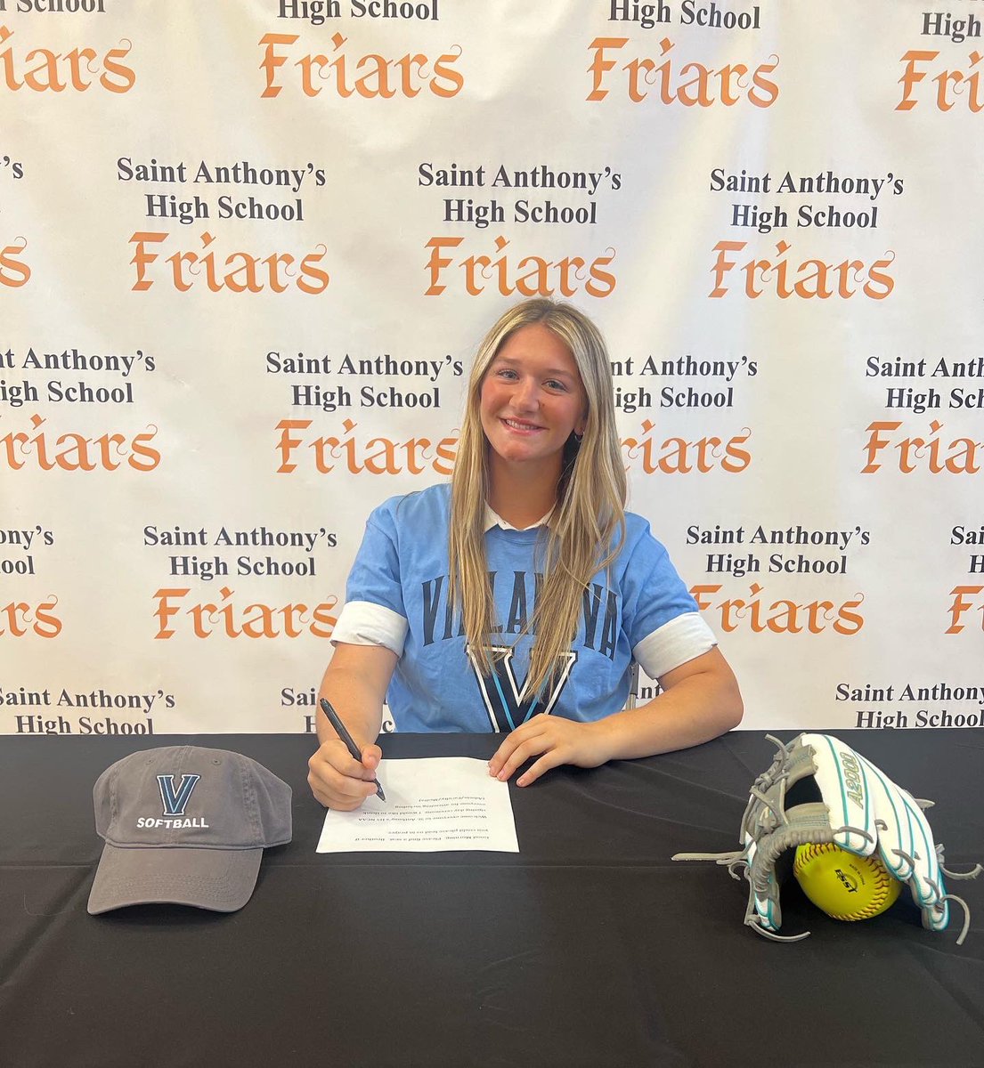 JaclynMorra's tweet photo. OFFICIALLY A WILDCAT!! I could not be more excited to finally get to this amazing school💙✌🏼✌🏼
Nova Nation= New Home🥎🥎
@VUSoftball @bridgetorchard @GLuety https://t.co/sLqIgdoBsN