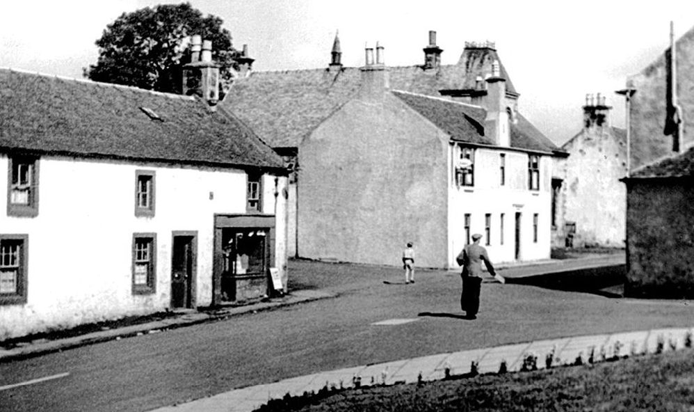 tourscotland's tweet photo. Tour #Scotland Travel Blog video of old #Scottish photography of heritage village of #Carmunnock, #Glasgow, #Gaelic: Cathair Mhanach. Associated with early #Christian missionary #Saint #Cadoc, Have a virtual, ancestry genealogy, family history visit https://t.co/CZirhEVtse https://t.co/CtFHD3NayY