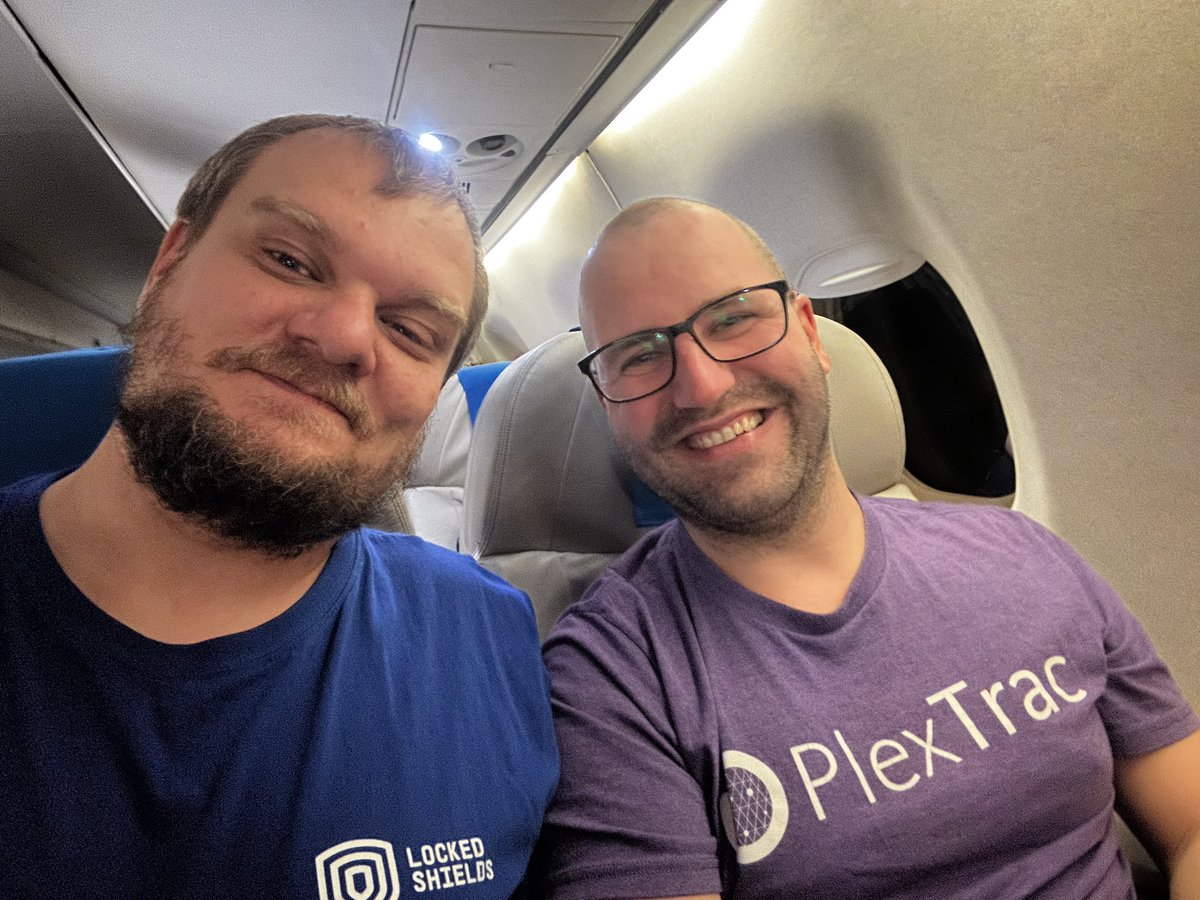 Letime s <a href="/n0isegat3/">Jan Marek</a> na #qubitkosice kde mame workshop. Cesta je peklo, ale v Polsku, pres ktere letime, je mozne kourit, takze pohoda.