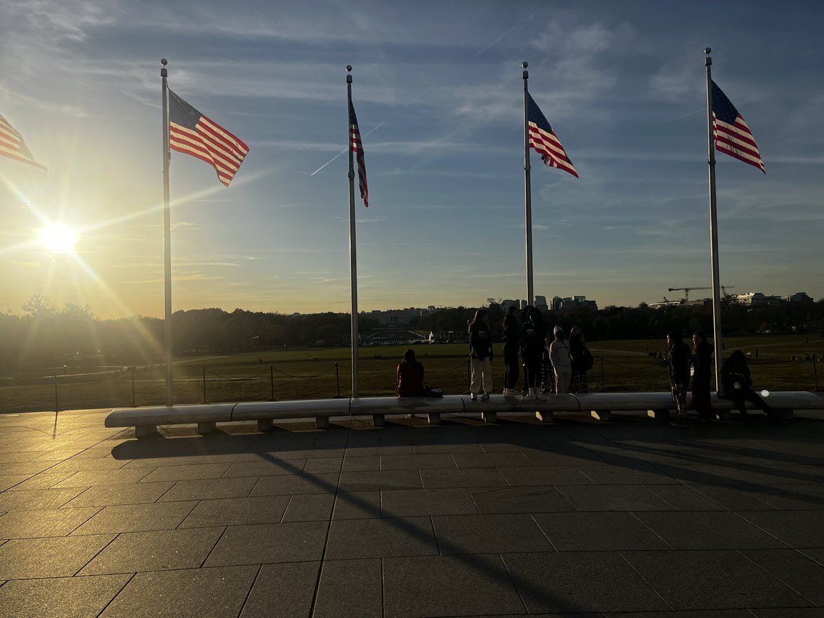 JulieWarren0258's tweet photo. Bus 4 has arrived and currently at the World War II memorial#NoviDC23 https://t.co/zcNDnezBx4
