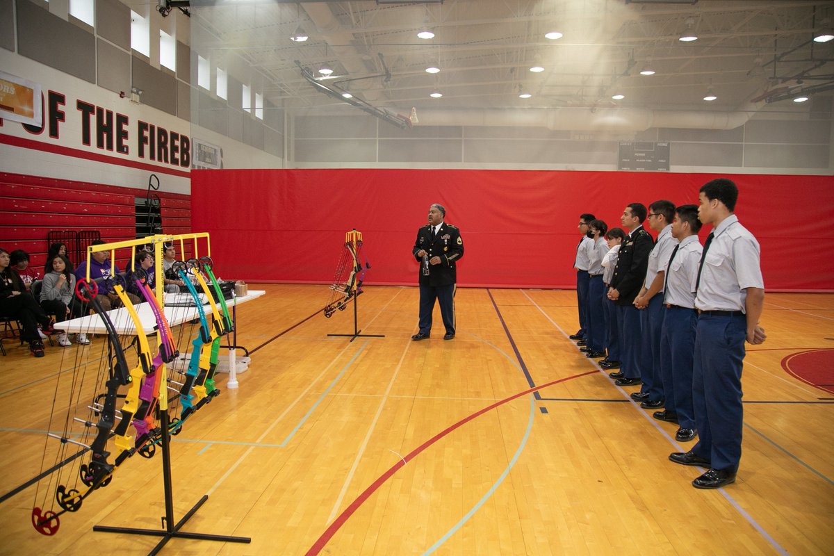 ChiPubSchools's tweet image. Through STEM education activities like these, students develop critical thinking, problem-solving, and analytical skills that they can apply daily. 
#DoSTEM #TheBestAreWithCPS