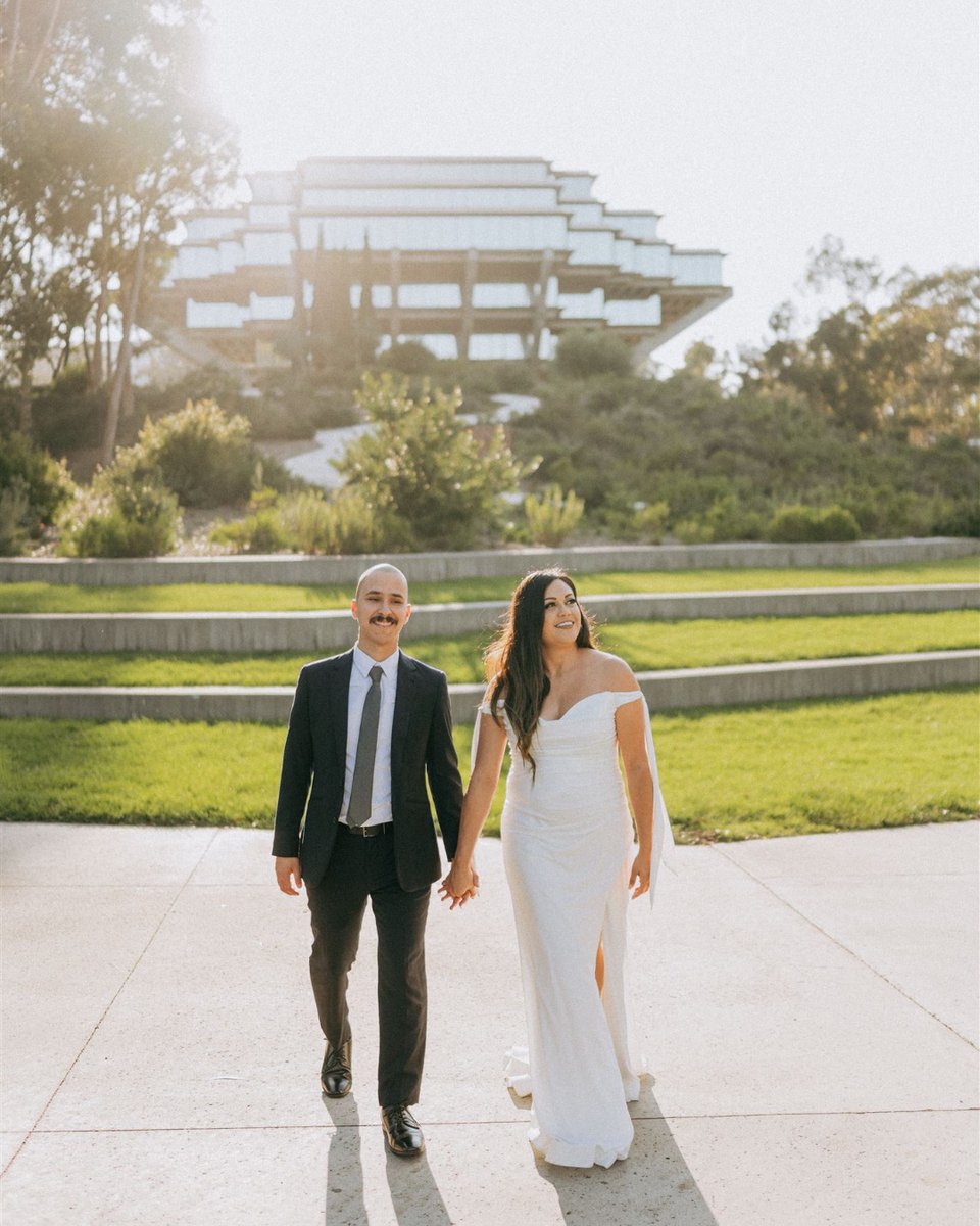 UCSanDiego's tweet photo. They met at UC San Diego and returned to the place where their love story began for engagement photos. π π± π
Photos of: @jaz_715 on Instagram
Photos by: @alyfamosocreative on Instagram
#UCSD #UCSanDiego #UCSDAlumni #TritonLoveStories https://t.co/3EA7kJmK4Y