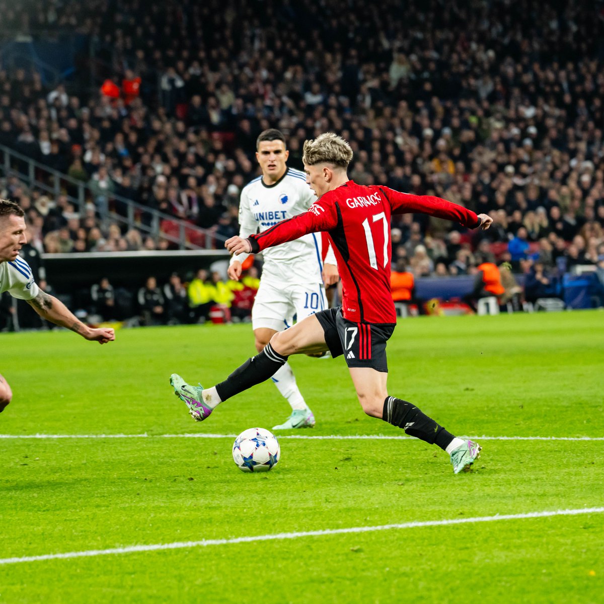 ManUtd's tweet photo. Nearly an hour played in Denmark.

#MUFC || #UCL https://t.co/ds9jJn7vPl