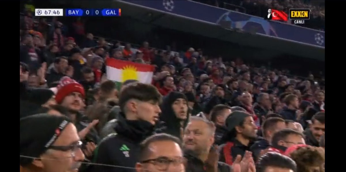 LogHaber's tweet photo. Bayern Münih - Galatasaray maçında, Kürdistan Bölgesel Yönetimi bayrağı açıldı. https://t.co/uGrZ70naB1