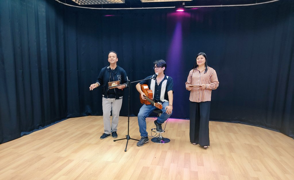 utvenlinea's tweet photo. Excelente presentación de #AlanReinoso #ArtistaImbabureño y estudiante de la @UTN_Ibarra 
Comunícate al 096 052 0382 
Disfrutemos!!! 

@Carol2ov https://t.co/VTqXPLuLa8
