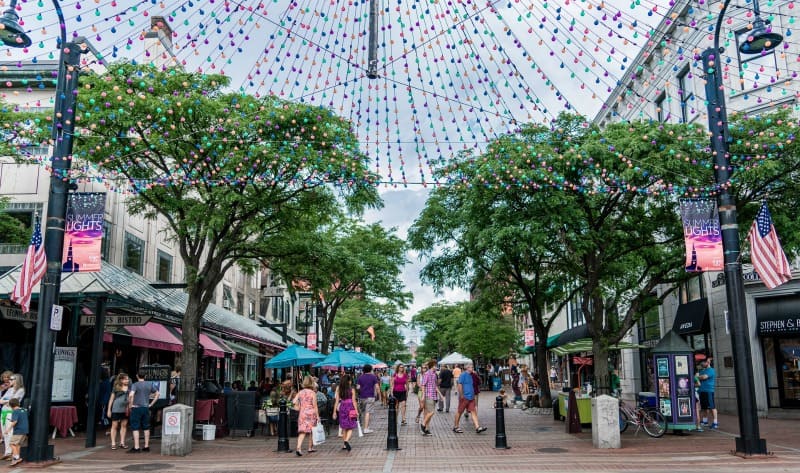 localBuddygo's tweet image. 🤣 "Burlington Bliss" in Burlington, Vermont at "Church Street Marketplace"! 🛍️🎉 Shop, dine, and have a blast, with Local Buddy as your shopping sidekick for maximum merriment! 🗺️ #ShopTillYouDrop #BurlingtonBargains #LocalBuddyApp 🛒🥨😄