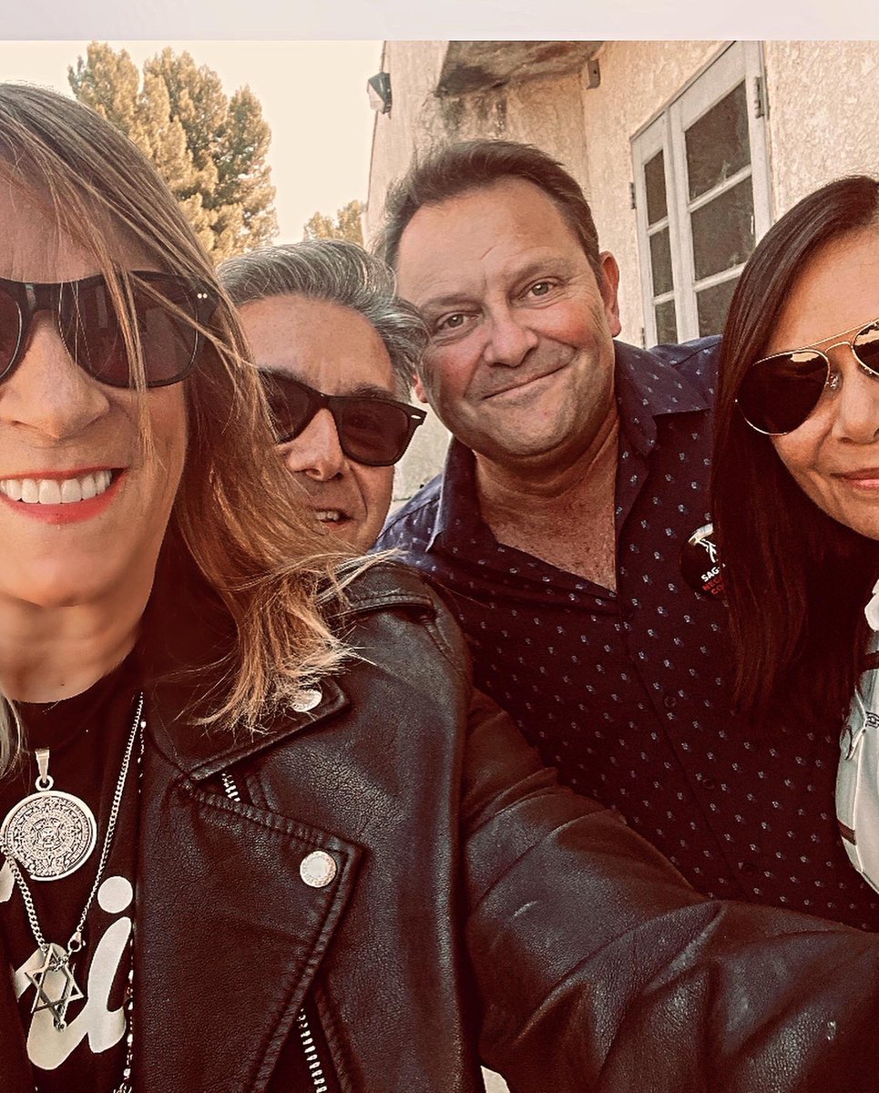 An actor an agent
And two casting directors
Walk
Into a bar …