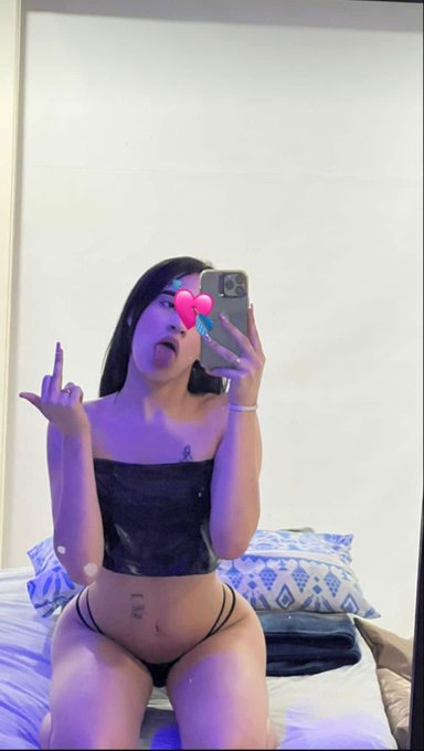 Random chick hitting me up on whatsapp. Should i fuck her? https://t.co/wwEa2VHbqe