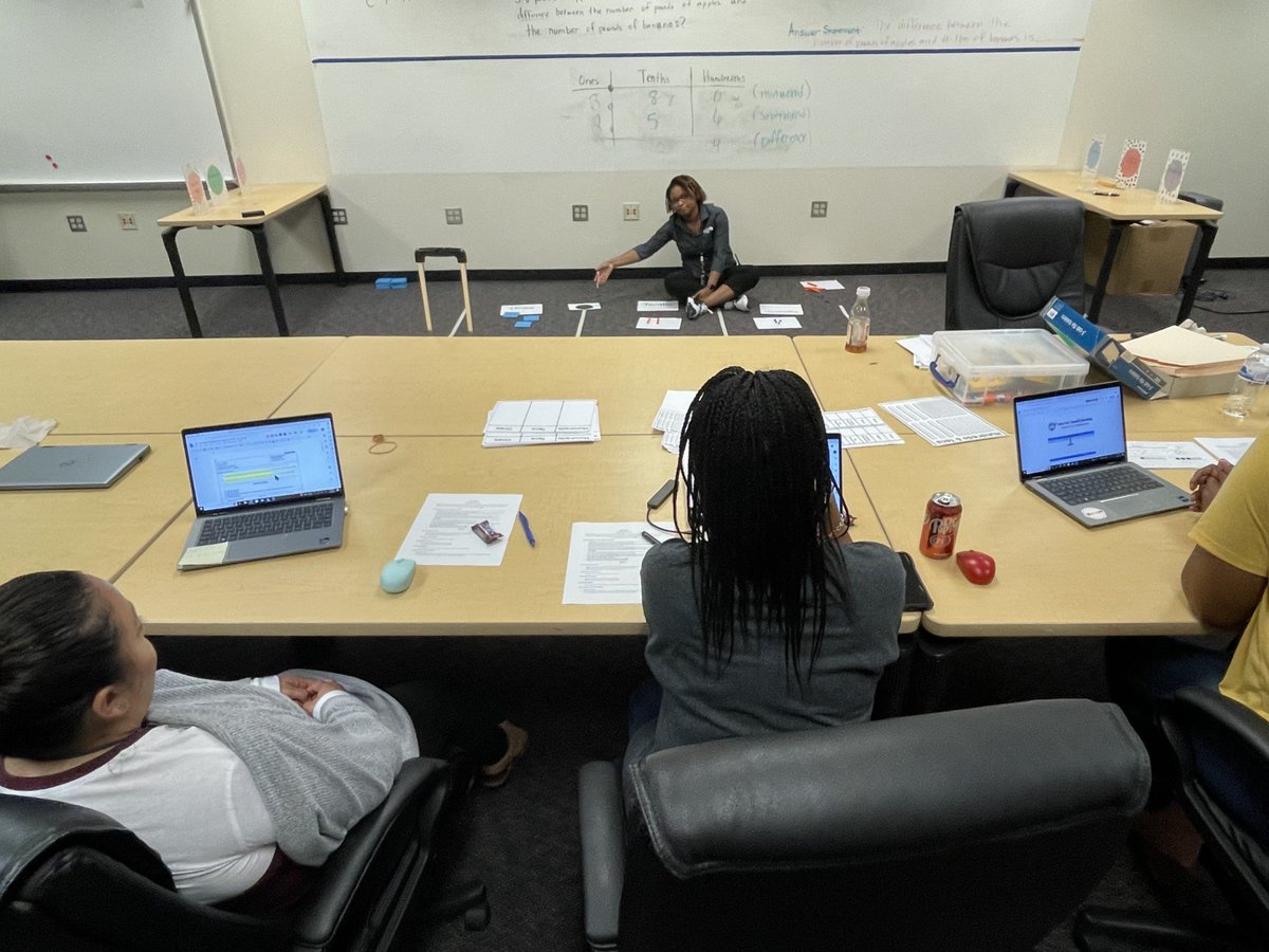 roxy_glass's tweet image. 3-5Math Modeling using base ten blocks #PLCs #CPAmodel #conceptualunderstanding @TownsellElem