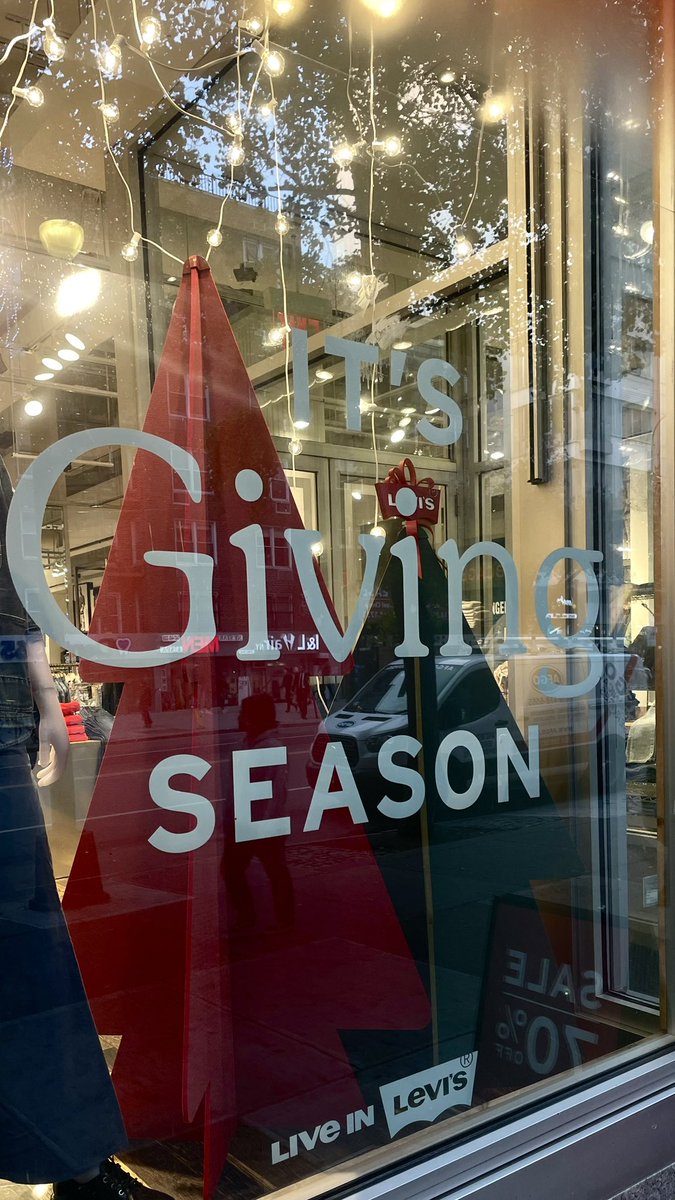 MediumSizeMeech's tweet photo. It’s the way I just walked past this sign and in my head it said “it’s giving… season” LOLOLOL https://t.co/lB69pDQVpw