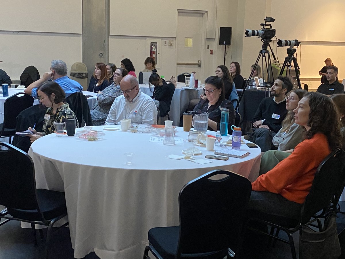 CDPDJ1's tweet photo. 👏👏👏 Merci à toutes les personnes en ligne ou sur place au #ColloqueEHDAA2023 pour cette multiplicité de points de vues et de pistes de solutions pour garantir ensemble les droits des élèves #HDAA.
▶️ Revisionner le colloque : 👉 https://t.co/0wdkPWoLVH https://t.co/7uEvcUusfM