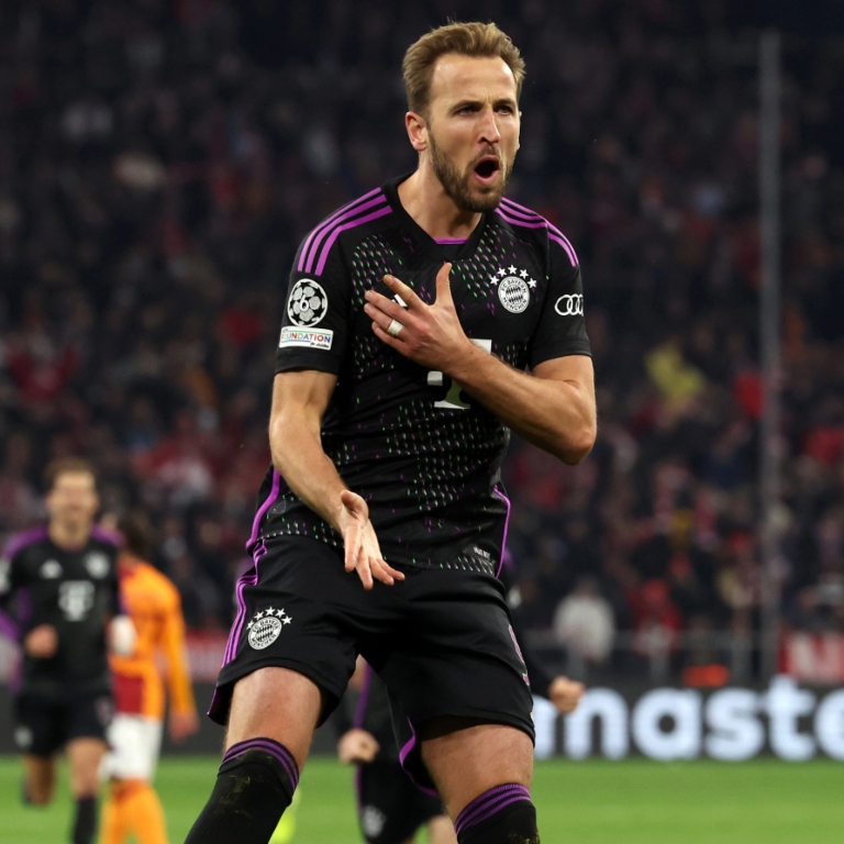 InvictosSomos's tweet photo. Lo de Kane con el Bayern Munich está siendo MONSTRUOSO. El delantero inglés suma ¡¡19 GOLES + 7 ASISTENCIAS!! en sus primeros 15 partidos disputados con el gigante bávaro. Más contribuciones de gol (26) que juegos (15). ¿Tiempo de adaptación? Harry no necesita eso. SEÑOR… https://t.co/HNz9wKvRFS