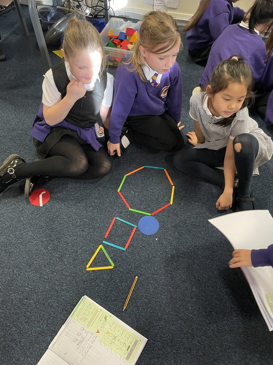 RPSRadcliffe2D's tweet image. Today, we had lots of fun making 2D shapes out of lolly sticks and then counting the ‘sides’ to see what shapes they were.
We found out that this wonderful looking star is actually a dodecagon! 😅 🌟 
@RPSRadcliffe