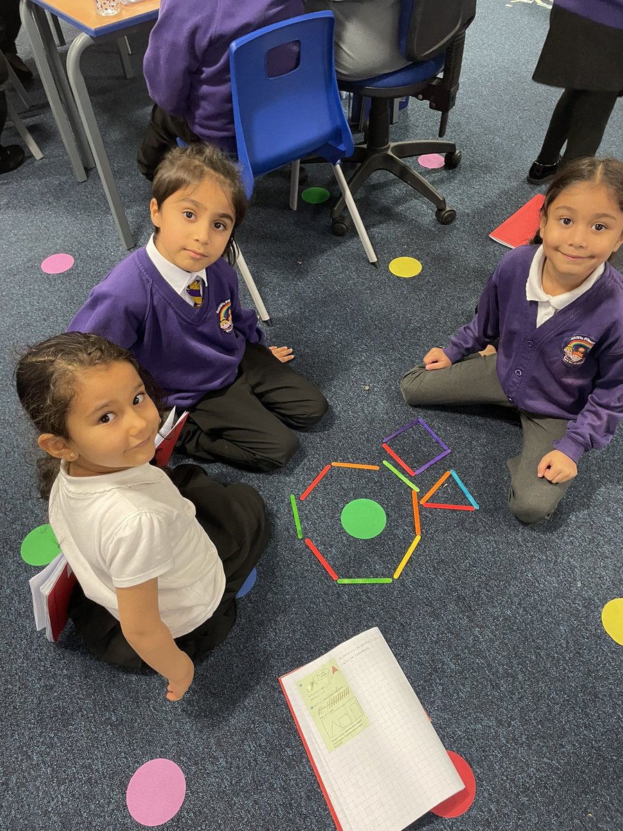 RPSRadcliffe2D's tweet image. Today, we had lots of fun making 2D shapes out of lolly sticks and then counting the ‘sides’ to see what shapes they were.
We found out that this wonderful looking star is actually a dodecagon! 😅 🌟 
@RPSRadcliffe